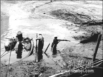 新疆客戶(hù)的沉淀池,蓄水池泥沙清淤方案